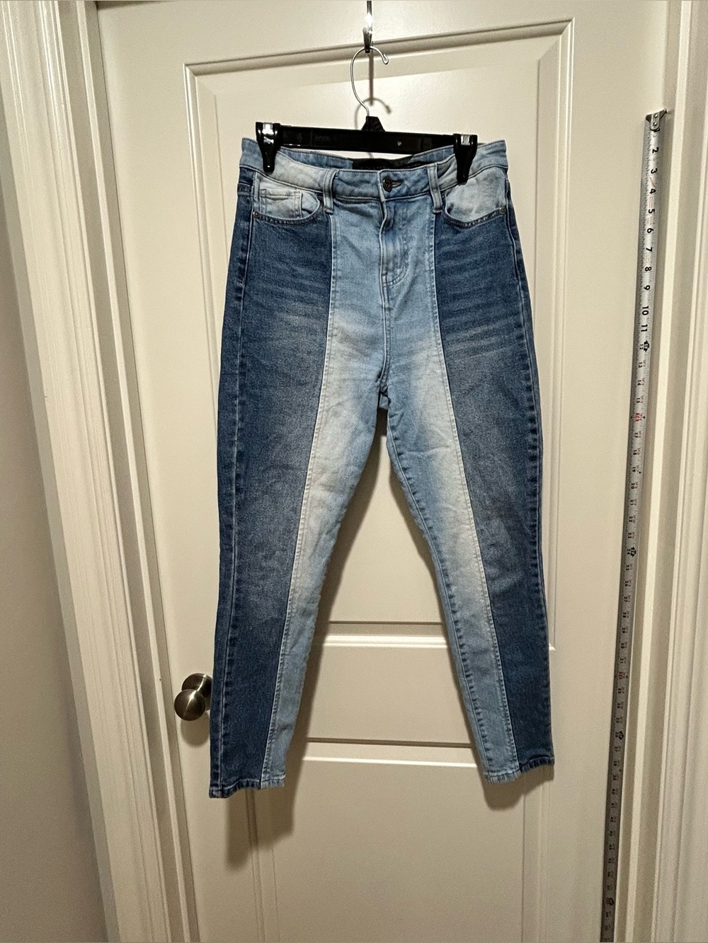 Kendall + Kylie Two-Tone High-Rise Women's size 9/29 Jeans in Blue. Stretchy